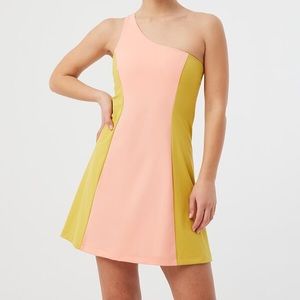 NWT Outdoor Voices One Shoulder Dress
SOLD OUT Nectarine/Dijon OPEN TO OFFERS